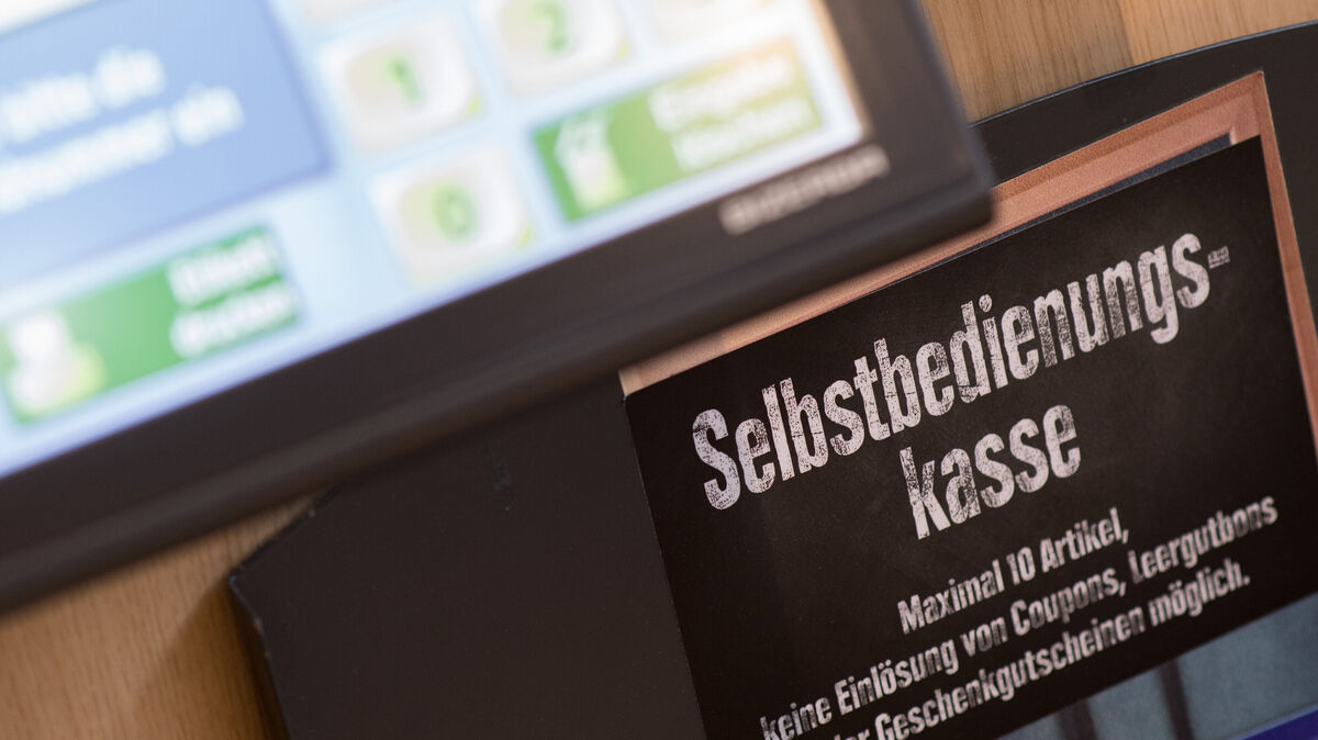 Immer mehr Supermärkte im Kreis Cuxhaven setzen auf Selbstbedienungskassen. Foto: dpa/Pförtner