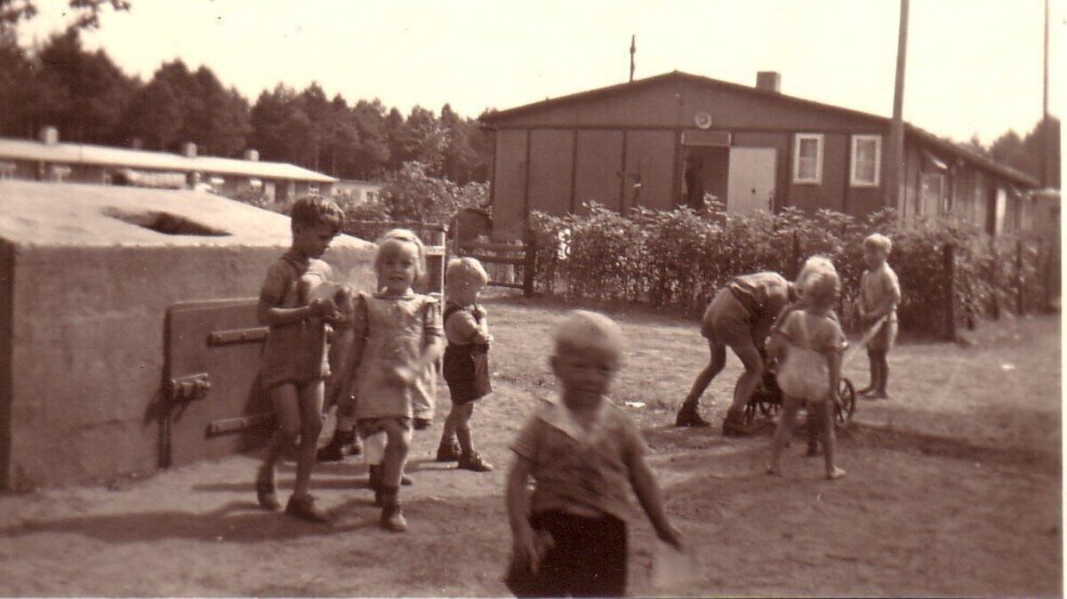 Baracke von Familie Lehwald im Zentrum der Siedlung. Foto: Sammlung Bussler