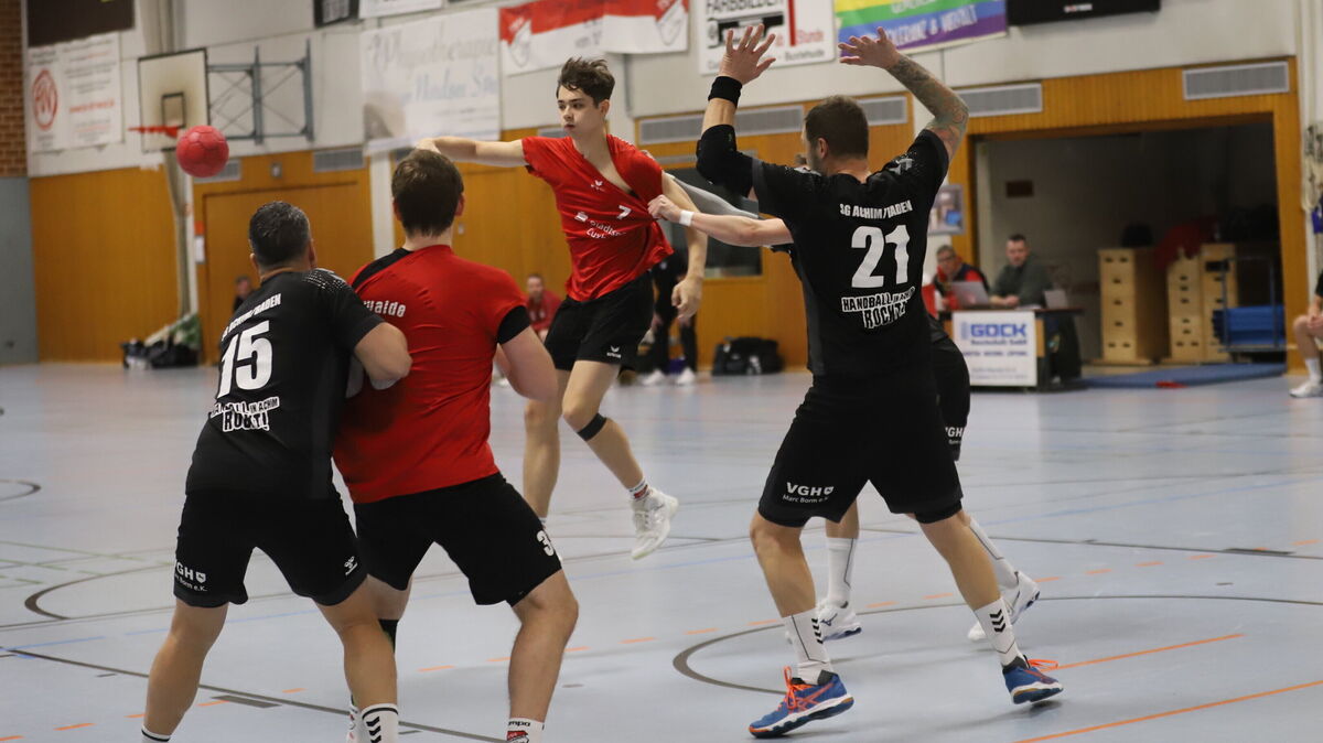 Finn Habich (Mitte) wusste im letzten Spiel bei der SG Findorff mit sechs Treffern zu überzeugen. Foto: Witthohn