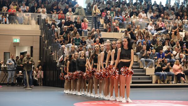 Mit Leidenschaft und Euphorie: Cat Dancer Cheerleader erobern die Cuxlandhalle