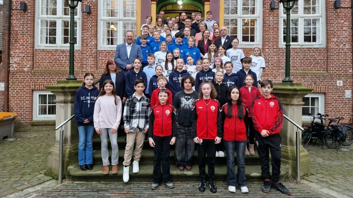 Das sind die besten Sportlerinnen, Sportler und Mannschaften der Stadt Cuxhaven aus dem Jahr 2025. Foto: Larschow