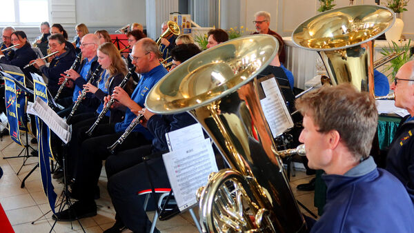 In neuem Klang: Blasorchester Loccum verzaubert mit Welthits in Cuxhaven