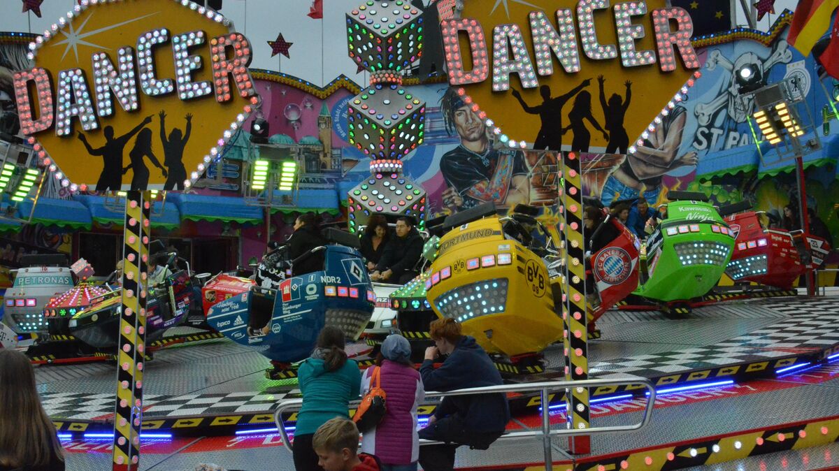 Der "Dancer" verspricht auch in diesem Jahr mit seinen wilden und oftmals schwer vorhersehbaren Fahrbewegungen die Besucher des Fleckenmarktes schwindelig zu drehen. Foto: Schröder