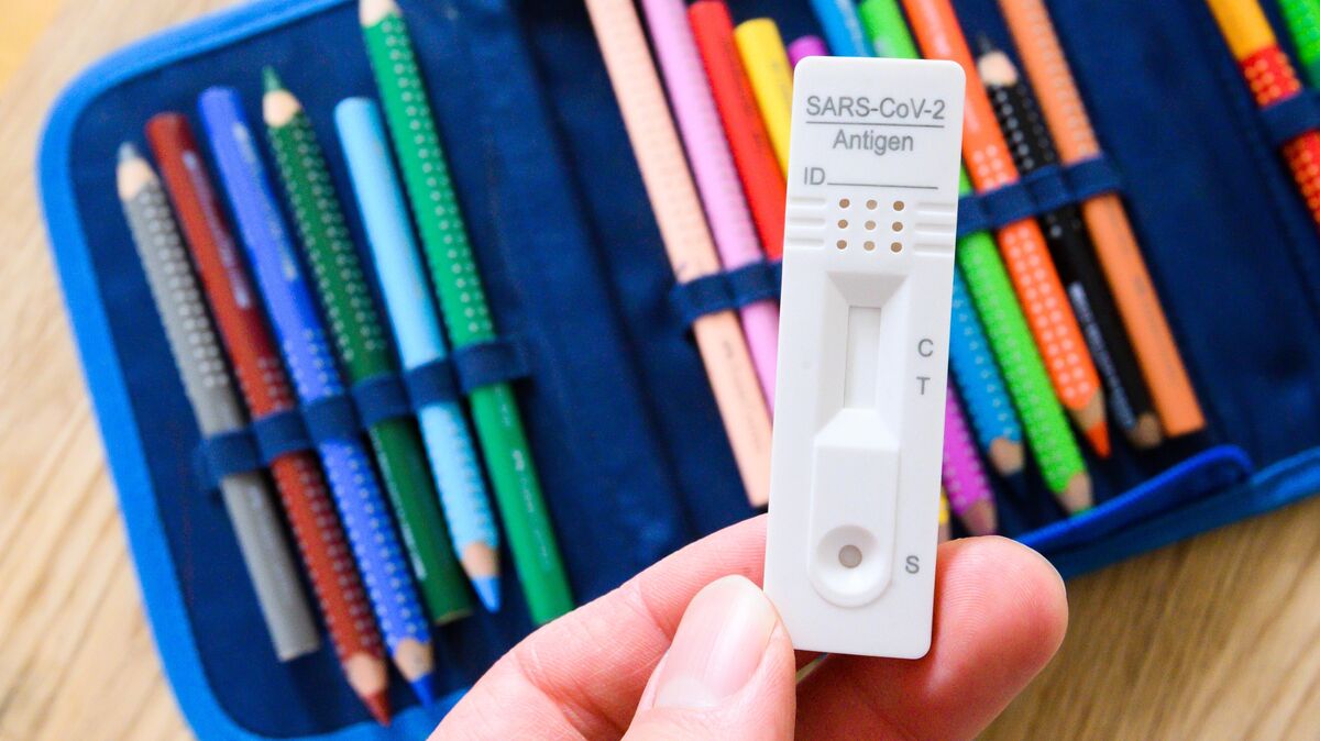 Die Schulen in Stadt und Landkreis sehen sich für den Schulstart am Montag auch angesichts der Omikron-Variante gut gerüstet. Insbesondere Tests sollen Sicherheit geben. Foto: Julian Stratenschulte