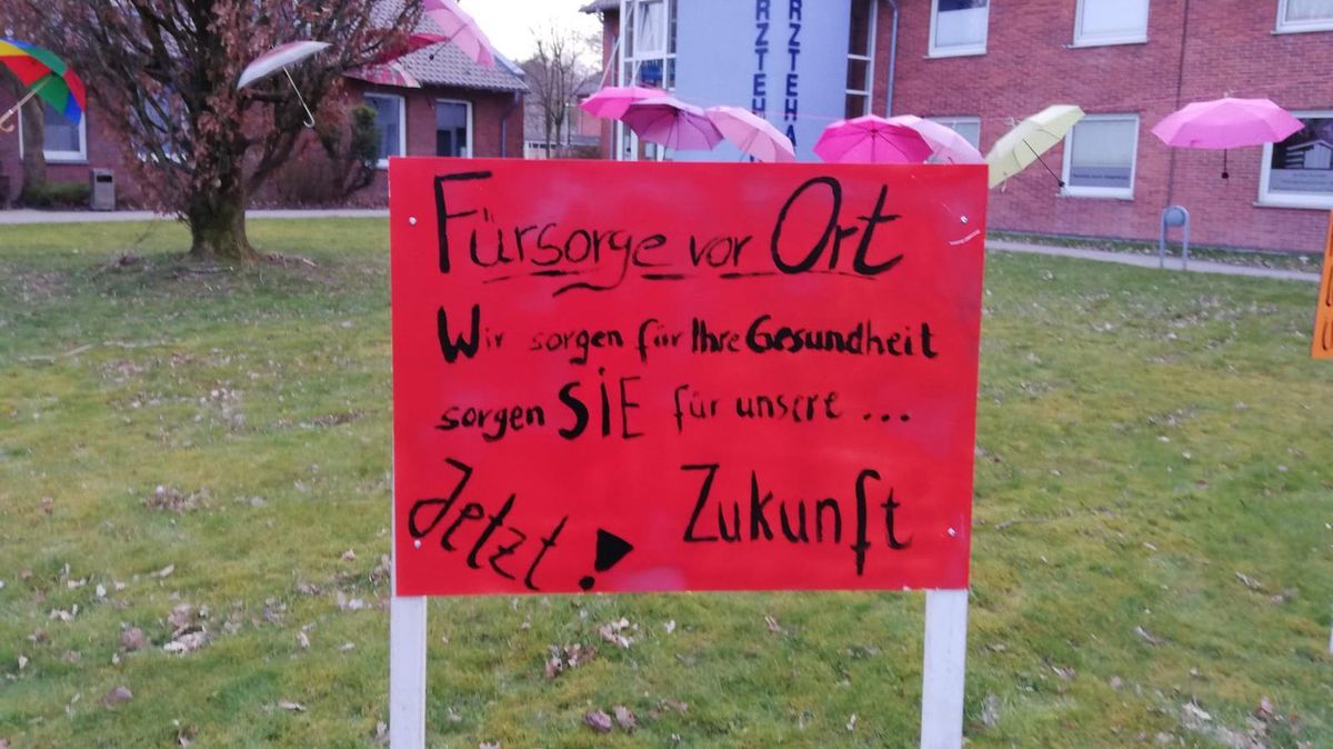Eine anonyme Protestaktion macht aktuell auf die wirtschaftliche Schieflage des Krankenhauses Land Hadeln aufmerksam. Foto: red