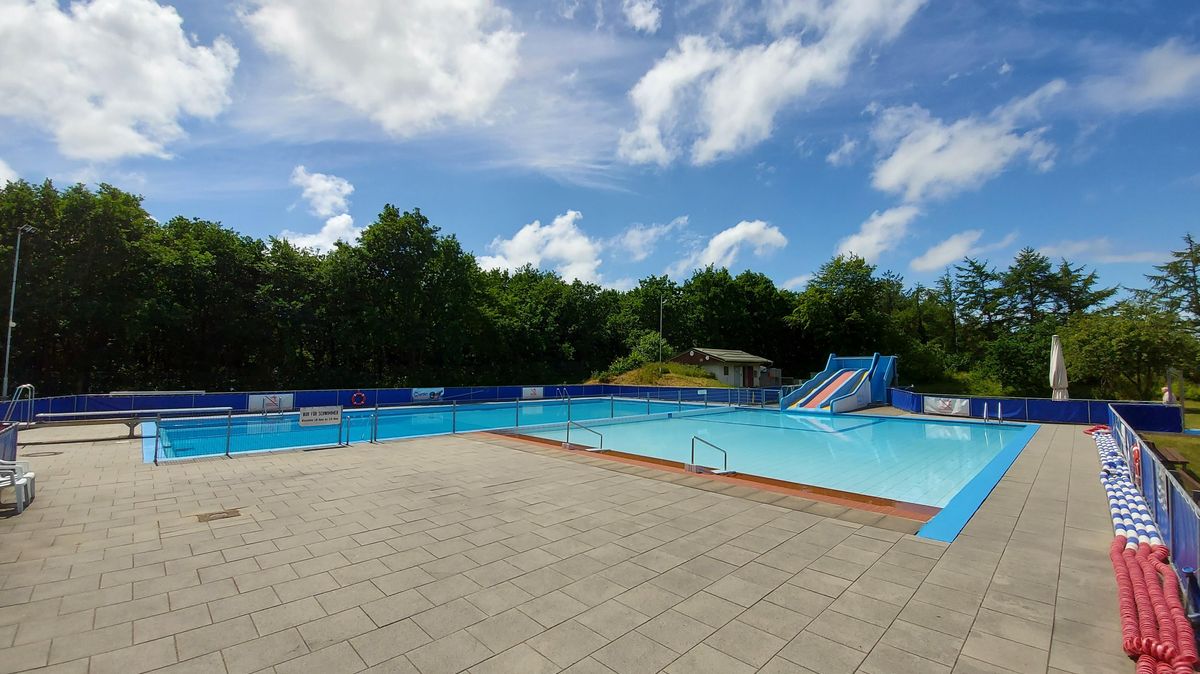Eine kleine Abkühlung gefällig? Das Freibad Oxstedt ist ab sofort wieder für Besucher geöffnet. Foto: Fischer