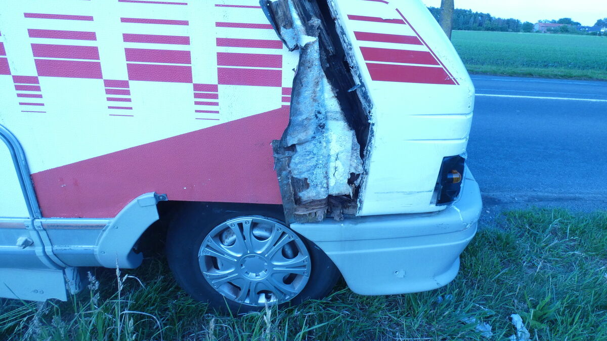 Eine Trunkenheitsfahrt endet mit einem Unfall und Ermittlungen. Foto: Polizei Cuxhaven