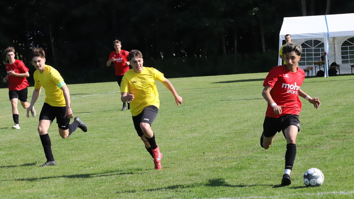 Im U18-Finale zeigten die JSG BöLaHe und die JSG Land Hadeln eine von beiden Seiten offensiv geführte Partie. Am Ende setzte sich BöLaHe 4:1 durch. Foto: Witthohn