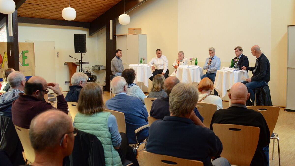 „Vielfalt leben?“ in Altenwalde: Die Runde zeigte, wie komplex Integration ist – und wie groß das Potenzial Geflüchteter für Cuxhaven sein kann. Foto: Francke