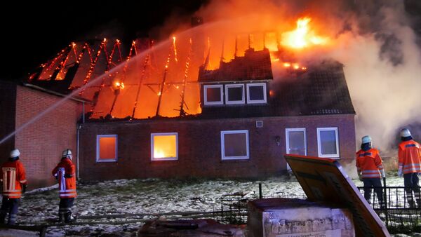 Brand in Lamstedt: Ehemalige Gaststätte steht lichterloh in Flammen