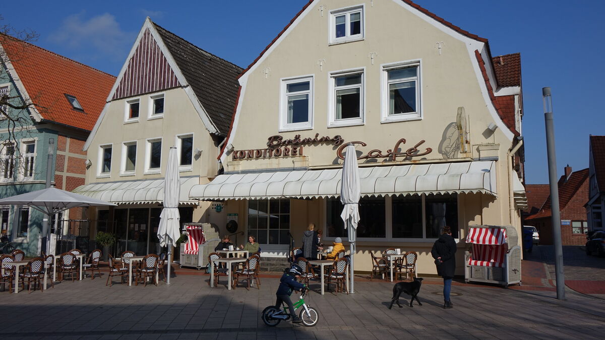 Wie geht es mit dem traditionsreichen Café Brüning in Otterndorf weiter? Am 22. Februar wurde gegen die Café Brüning Cuxhaven GmbH ein vorläufiges Insolvenzverfahren eröffnet. Foto: Grell