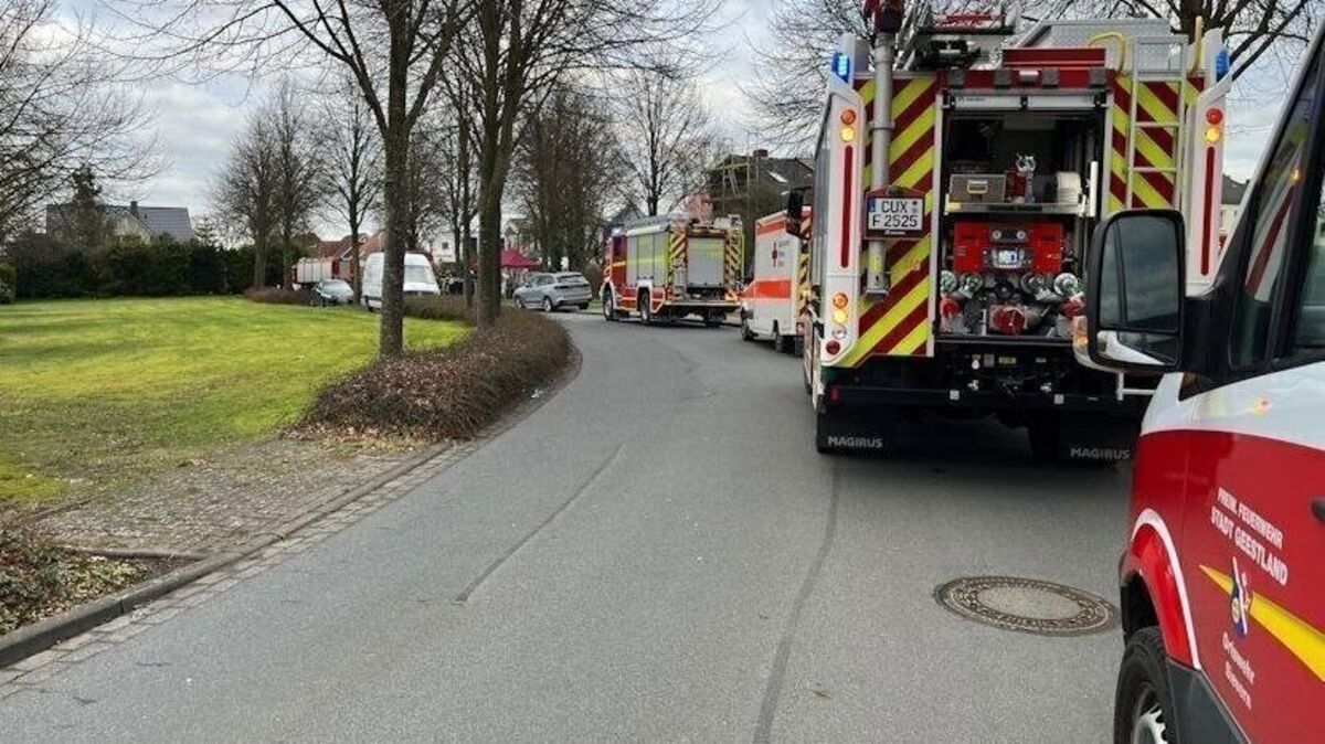 Rund 50 Kräfte der Feuerwehr sind bei dem Einsatz vor Ort. Foto: Ortswehr Langen