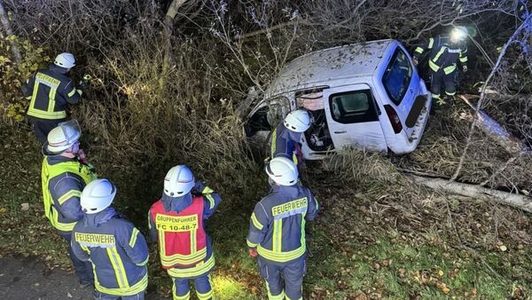 Unfall in Otterndorf: 18-Jähriger landet im Graben - Bergung löst zweiten Einsatz aus