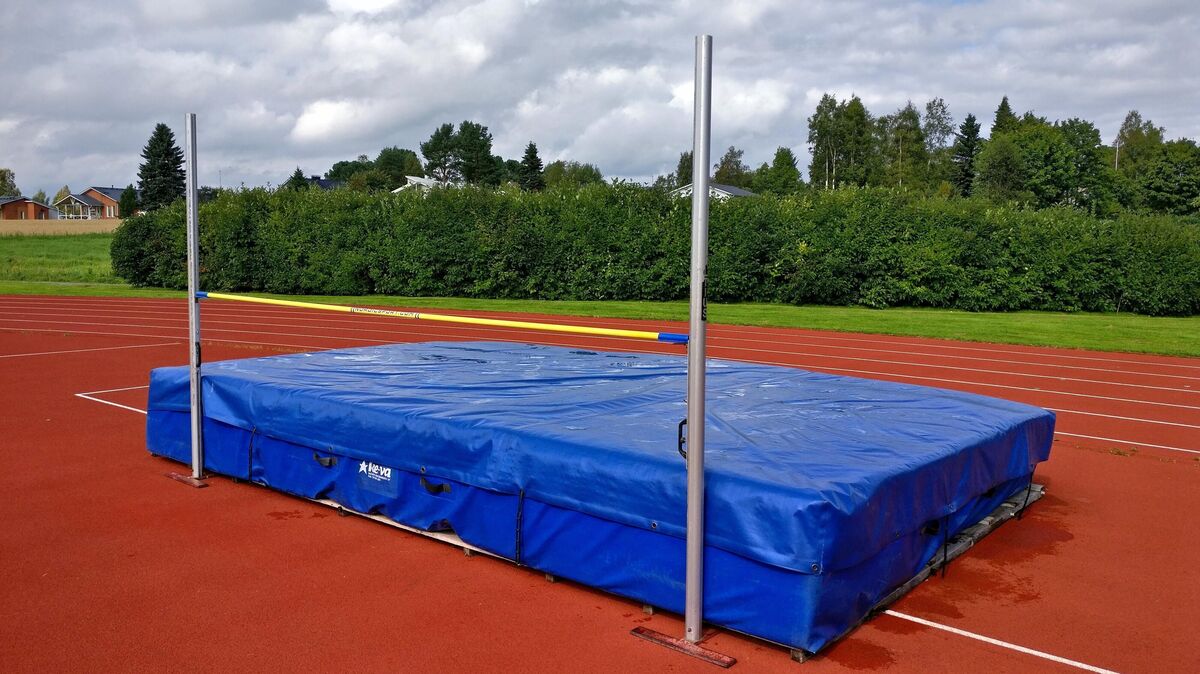 Der TSV Otterndorf sammelt Spenden für eine moderne Hochsprungmatte, um den Leichtathletiknachwuchs optimal zu fördern. Foto: Santeri Viinamäki
