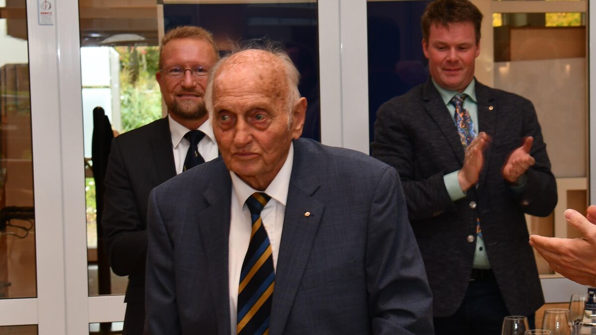 57 Jahre lang mischte er in der Otterndorfer Politik mit; 40 Jahre davon als Otterndorfer Bürgermeister: der FDP-Politiker Hermann Gerken. Am Wochenende wurde er offiziell verabschiedet. Foto: Schröder