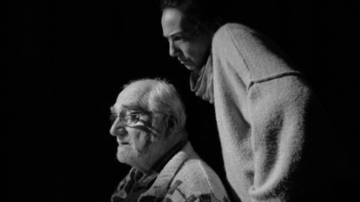 34 Interviews für den Dokuemarfilm und 20 Fotosessions für die AUsstellung und das Foto-Buch zählen zu den Ergebniossen der Künstlergruppe. Hier ist Künstlerin Ria Bredemeyer mit Dr. Thomas Kühn zu sehen. Foto: Coastlab