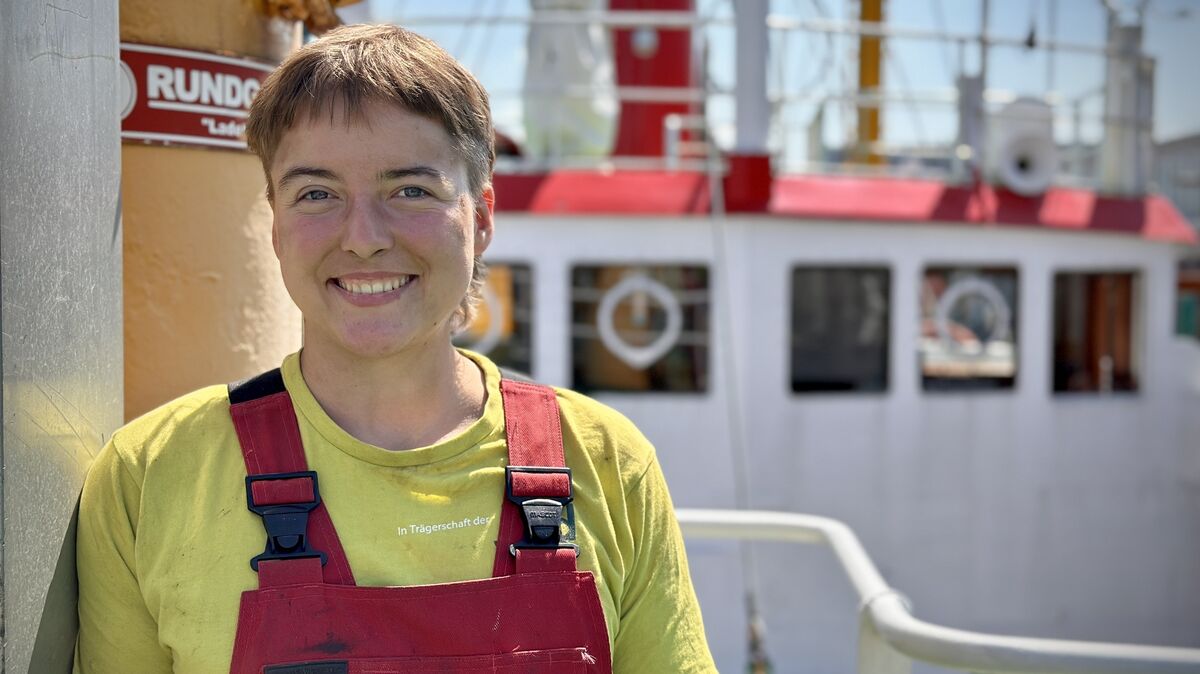 Die Arbeit auf dem ehemaligen Feuerschiff macht der 20-jährigen Eva Gieseke viel Spaß. Foto: Zinn