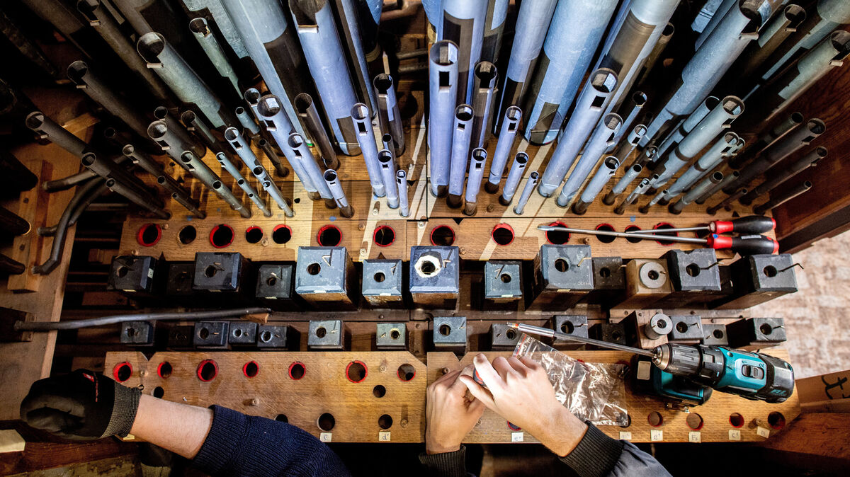 In der Werkstatt von Orgelbaumeister Hendrik Ahrend in Leer wurde die Otterndorfer Gloger-Orgel aufwendig restauriert. Die Sanierung der größten Barockorgel zwischen Elbe und Weser kostete rund 1,8 Millionen Euro. Foto: dpa/Dittrich