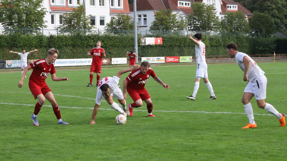Titelverteidiger Rot-Weiss Cuxhaven richtet am Wochenende den "Tiefenrausch-Cup" aus. Foto: Witthohn