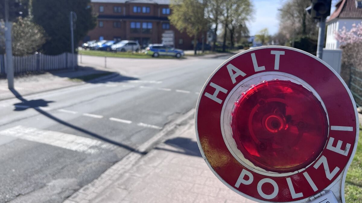 Eine dreistellige Zahl an Verkehrsteilnehmern wird durch die Polizei kontrolliert. Foto: Polizei
