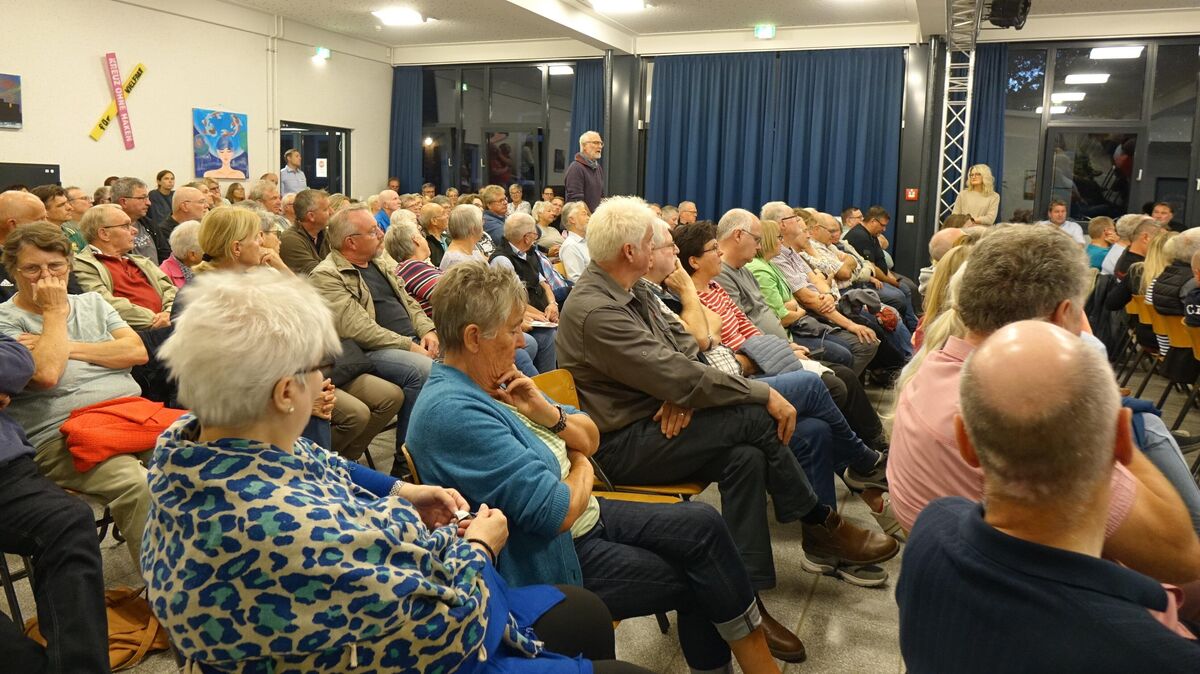 Mehrere Anwohner ergriffen das Wort im Rahmen des Bürgerdialoges in Altenbruch. Foto: Werder