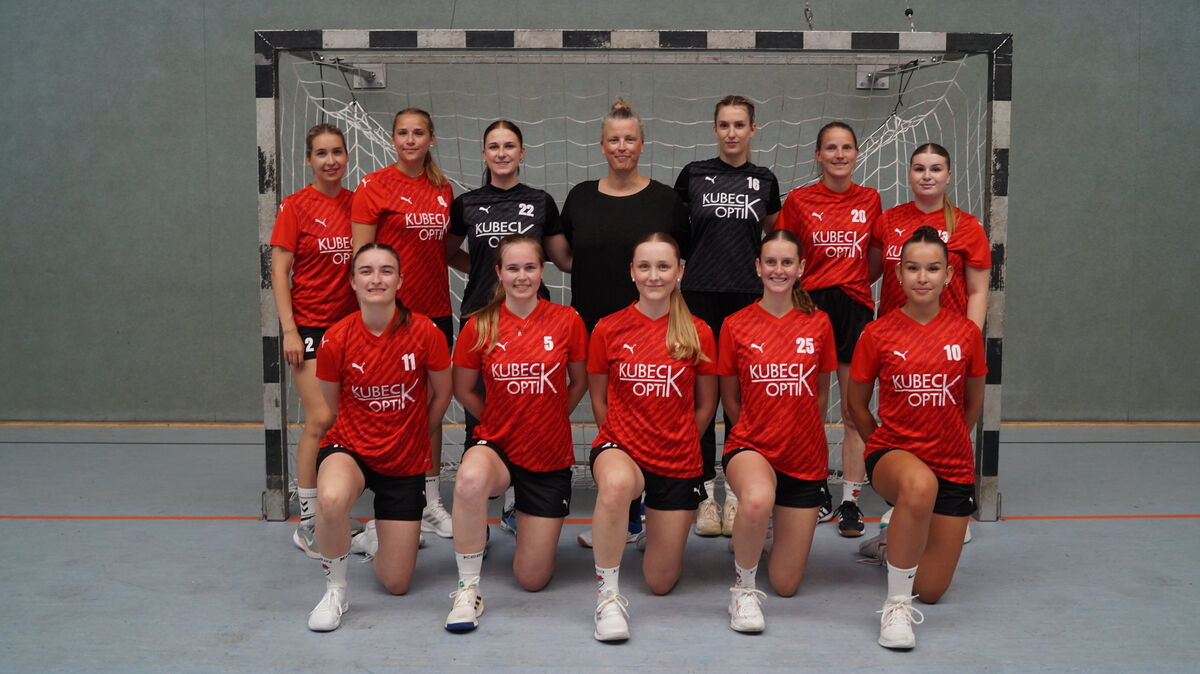 Die neuformierte 1. Damenmannschaft des Handball-Landesligisten TV Altenwalde will in der neuen Saison zu einem echten Team zusammenwachsen. Foto: Laura Kühne