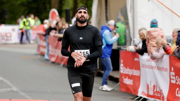 Titelverteidiger läuft für den guten Zweck: Spendenaktion beim Cuxhaven-Marathon 2026