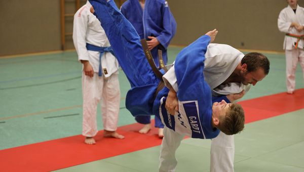 Auf die Matte gelegt: CN/NEZ-Sportreporter beim Judo