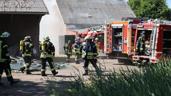 Großeinsatz in Cuxhaven: Scheune brennt in Altenbruch
