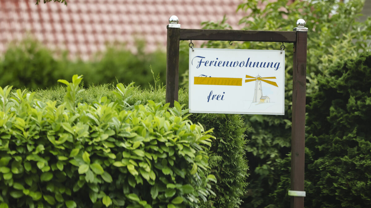 Das vom Rat beschlossene Papier definiert Leitlinien: Wo gibt es Spielräume für Ferienvermietung, wo ist sie sogar explizit erwünscht? Andererseits soll das Beherbergungskonzept auch Grenzen ziehen, sobald es darum geht Dauerwohnraum zu schützen. Foto: Frank Molter/dpa