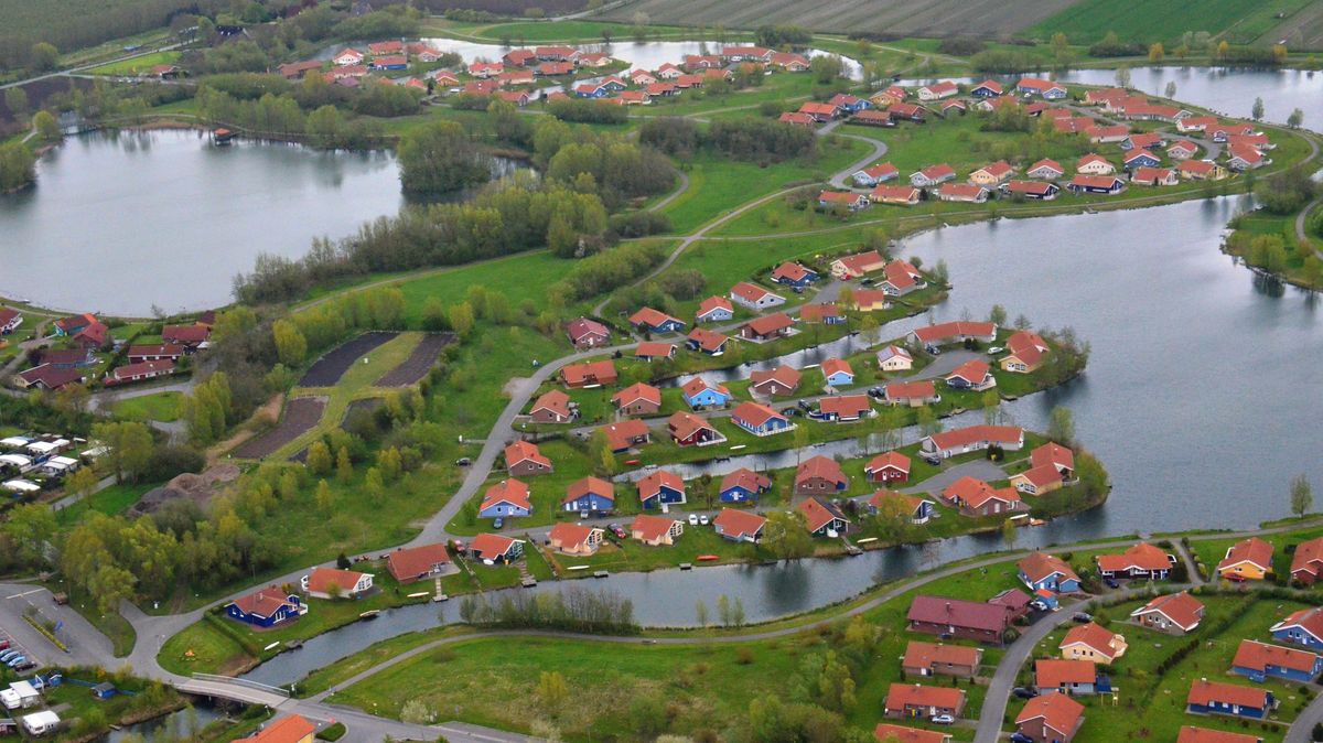 Das Ferienhausgebiet Otterndorf soll wieder wachsen. Bevor die Pläne präsentiert werden, sollen allerdings noch Kosten für die öffentliche Infrastruktur errechnet werden. Foto: Schröder