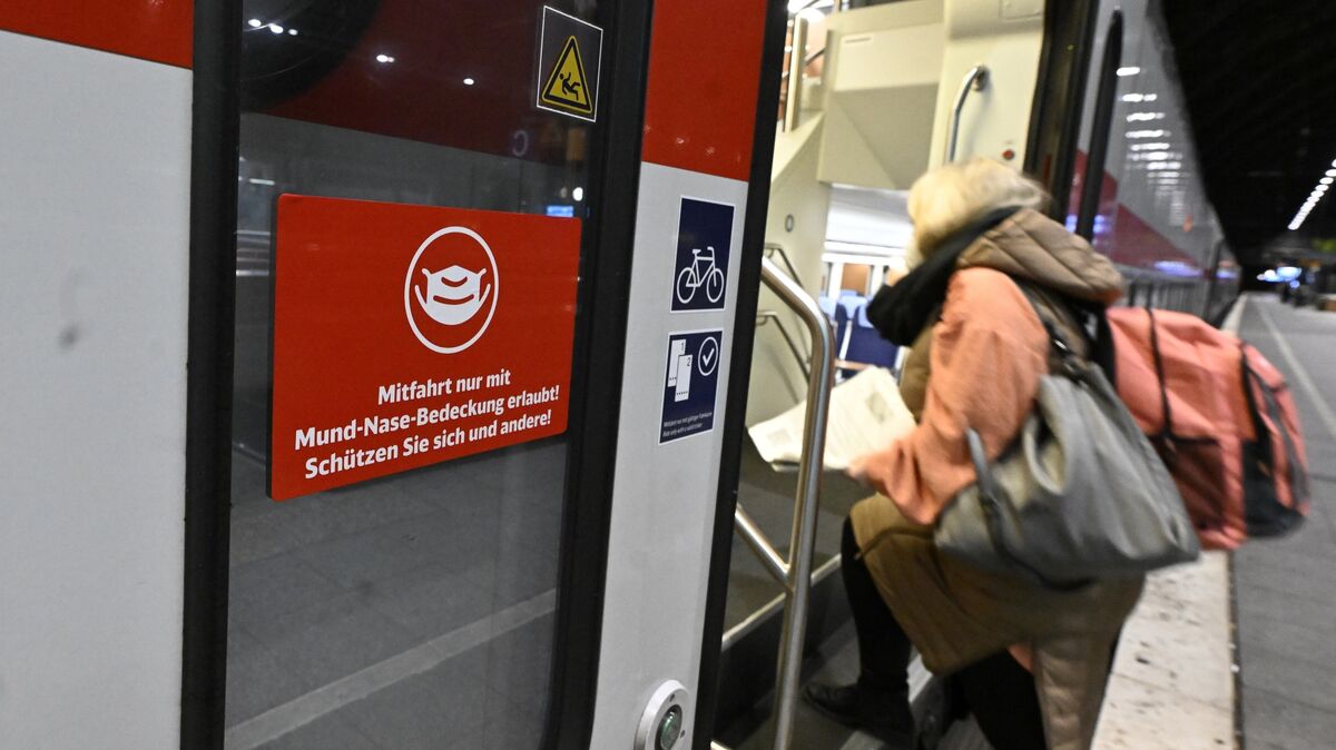 Einige Bundesländer haben bereits die Maskenpflicht im Nahverkehr aufgehoben. Im Kreis Cuxhaven gilt die Verordnung weiterhin. Symbolfoto: Pfeil/dpa