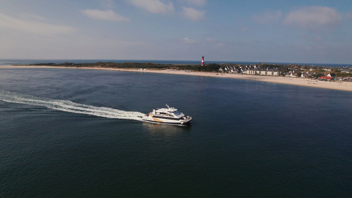 Der "Adler Cat" verbindet in der Saison wieder Cuxhaven mit Sylt. Foto: Adler-Reederei