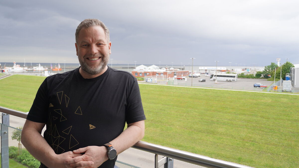 Der Cuxhavener Mediziner Manuel Burkert setzt sich mit der Stiftung „Reanima“ für die Versorgung vulnerabler Gruppen ein. Foto. Brettschneider