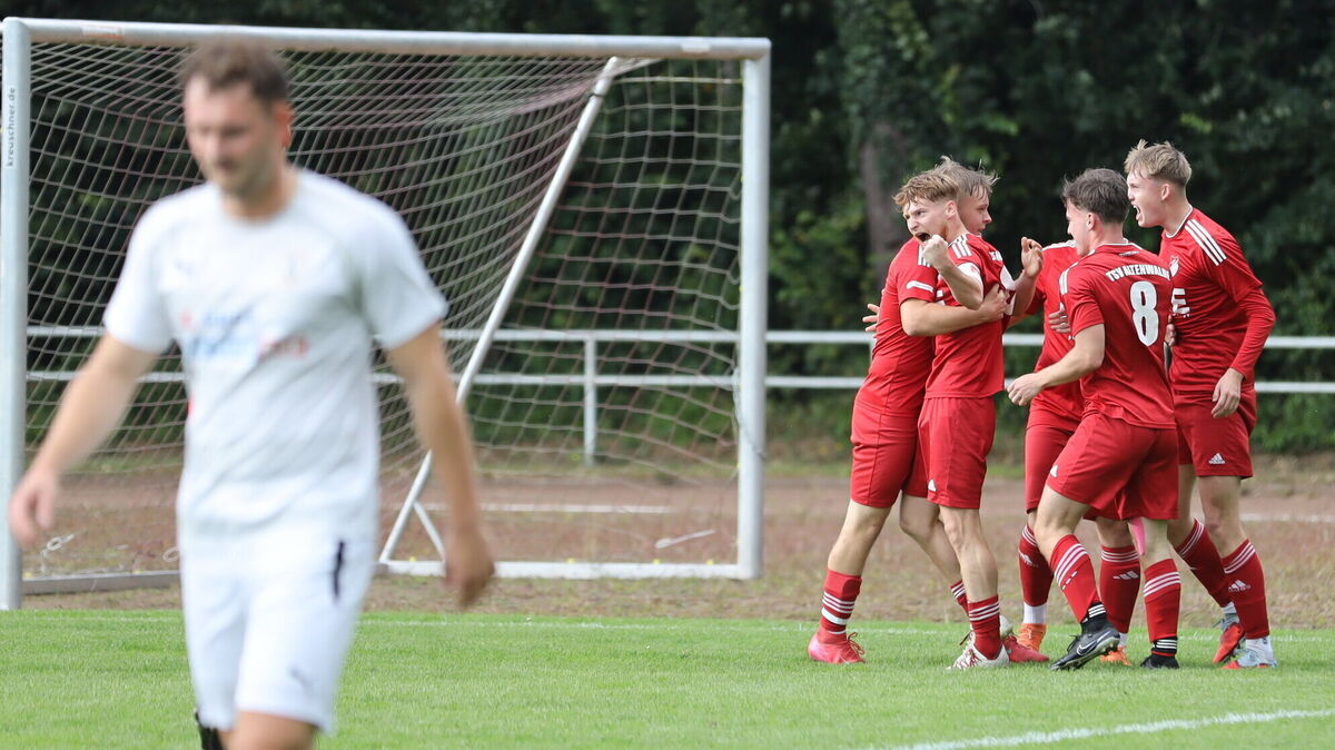 Wieder einmal Jan Mergard: Der Angreifer des TSV Altenwalde erzielte das Siegtor im Derby gegen Rot-Weiss Cuxhaven. Foto: Unruh