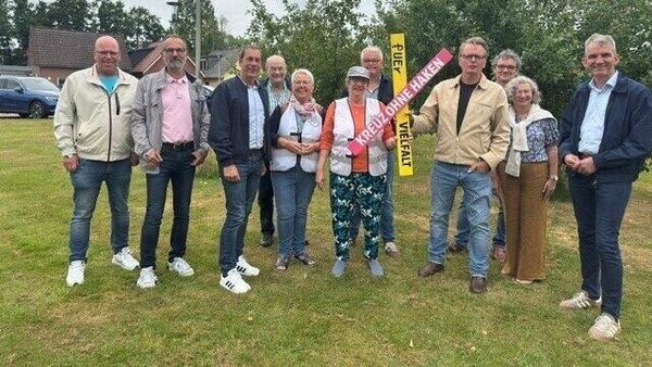 "Heimatliebe ist kein Verbrechen": Aktion in Ihlienworth nach Straßenkritzelei 