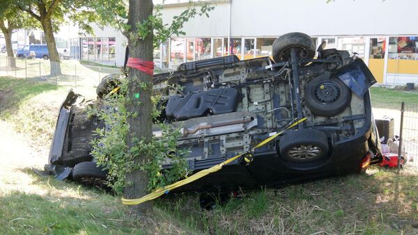 Schwerer B73-Unfall mit Familienvan und drei Kindern in Cadenberge: Sechs Verletzte