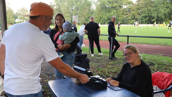 Wie sich eine Cuxhavener Klubchefin für ihren Verein einsetzt