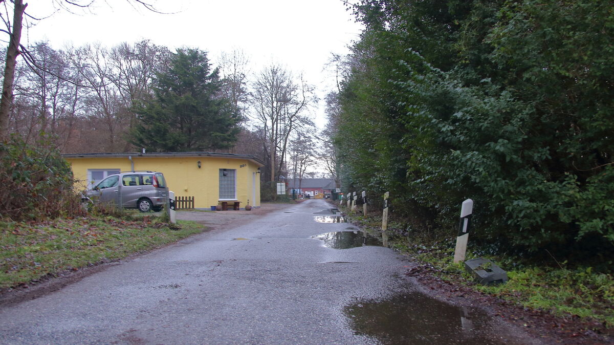 Auf dem Gelände der ehemaligen Verteidigungsanlage Fort Thomsen wird die Freiwillige Feuerwehr Duhnen-Stickenbüttel ein neues, gemeinsames Domizil finden. Das Areal teilt man sich dann mit der Nordseeheilbad GmbH, die hier einen Bauhof unterhält. Foto: Koppe