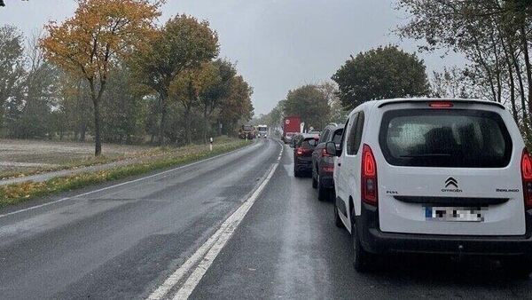 Stau auf der B73 zwischen Cuxhaven und Altenbruch: Baustelle bleibt deutlich länger