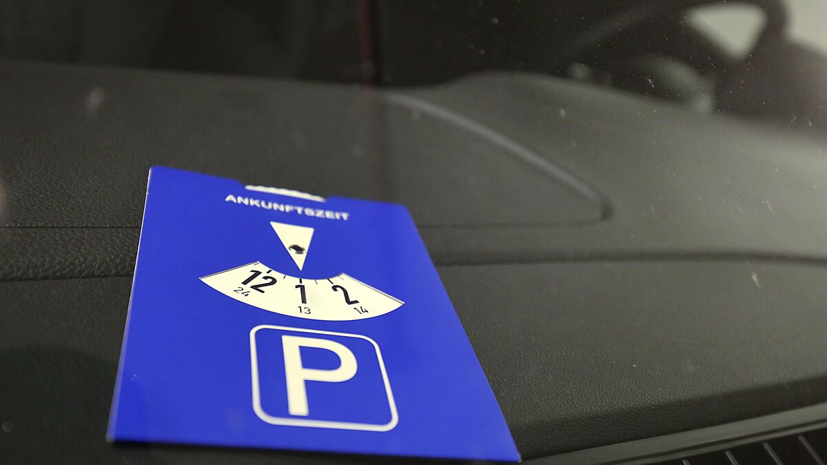 Wer in Otterndorf an die Parkscheibe denkt, vermeidet ein Knöllchen. Doch eine Stunde kostenlos Parken ist für viele nicht genug. Foto: Berg/ dpa