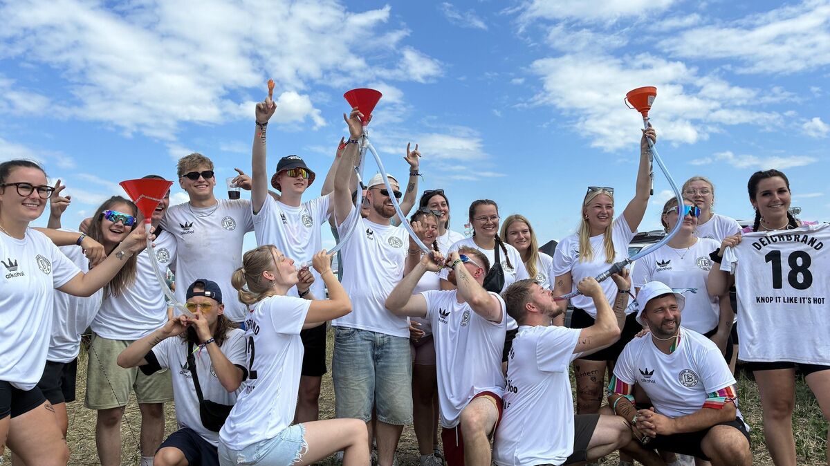 Das sind Eindrücke vom ersten offiziellen Festivaltag beim Deichbrand-Festival 2026.