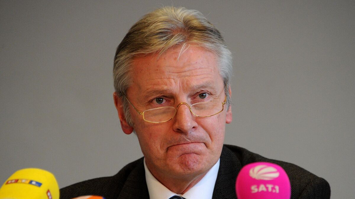 Der Ihlienworther Emil Schmalfuß war von 2009 bis 2012 Justizminister in Schleswig-Holstein.  Am Donnerstag (30. Juli) feiert der Jurist seinen 80. Geburtstag. Foto: dpa/Rehder