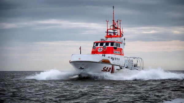 Doppeleinsatz für Seenotretter: Segelyacht und Baggerschiff gerettet