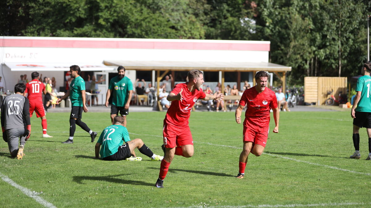 Marc Torres erzielte in der vierten Minute der Nachspielzeit den historischen Siegtreffer für den Aufsteiger aus Duhnen. Foto: Unruh