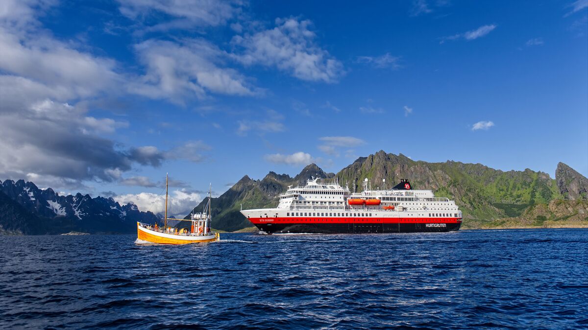 Die "Otto Sverdrup" ist das erste Kreuzfahrtschiff, das seit Jahren in Cuxhaven anlegt. Foto: Hurtigruten