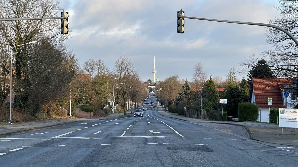 Die erste große Geduldsprobe mit vielen Staus im Jahr 2024 durch die Autobahn-Baustelle ist überstanden. Was kommt auf die Ortsdurchfahrt Altenwalde im Jahr 2025 zu? Foto: Reese-Winne