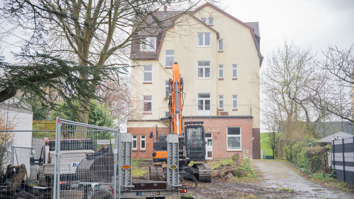Die auf dem Grundstück zu sehenden Bagger und Maschinen blieben den Bürgern nicht lange verborgen. Foto: Keck