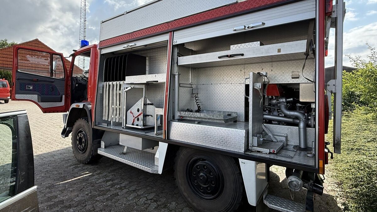 Über Jahrzehnte hat das Einsatzfahrzeug der Feuerwehr Ihlienworth gute Dienste geleistet. Jetzt wird das ausgemusterte TLF 16/24 versteigert. Foto: Samtgemeinde Land Hadeln