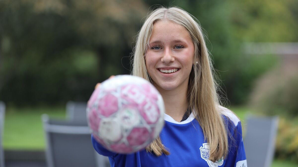 Die 15-jährige Liza Wölm spielt seit diesem Sommer in der Handball-Bundesliga. Sie geht für die B-Jugendmannschaft der JSG Fredenbeck/Stade/Harsefeld auf Torejagd. Foto: Unruh